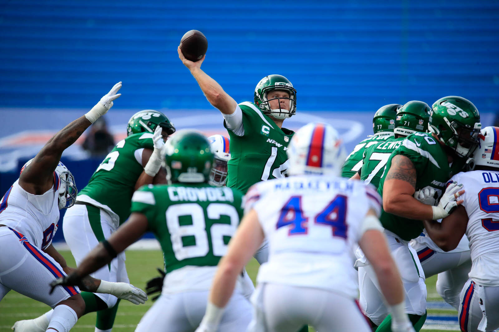 Sam Darnold throws it up